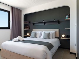 Egyptian cotton sheets, premium bedding, memory-foam beds, in-room safe