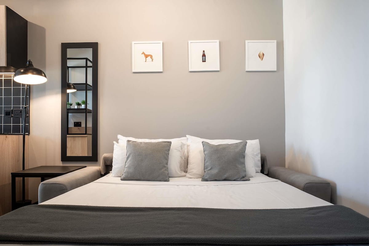 Apartamento superior, 1 quarto | 1 quarto, roupas de cama de algodão egípcio, roupas de cama premium