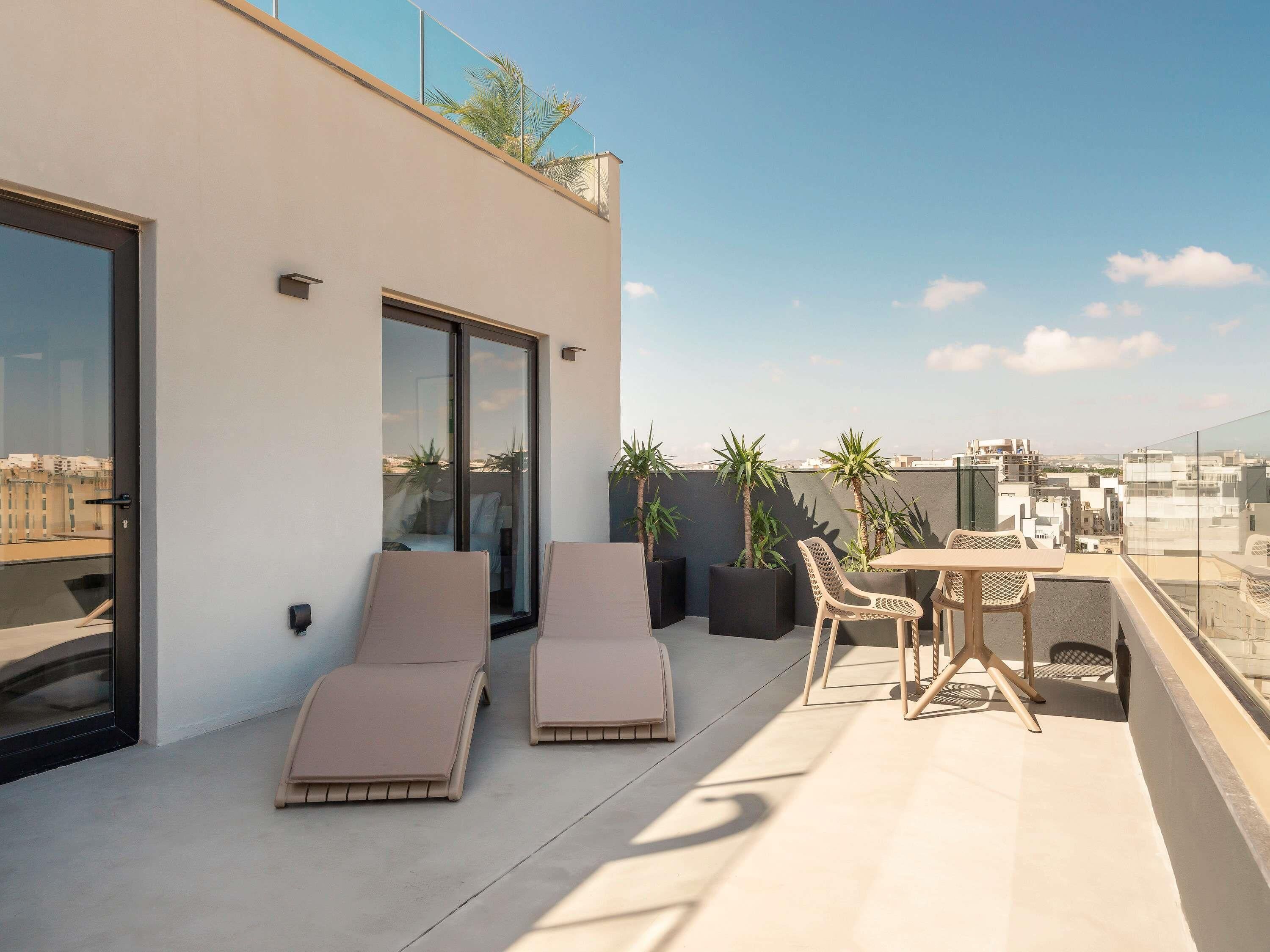 顶层房 (2 people) | 埃及棉床单、高档床上用品、记忆海绵床垫、客房内保险箱