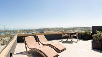 Penthouse (2 people) | 1 bedroom, Egyptian cotton sheets, premium bedding, memory foam beds