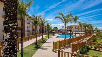2 outdoor pools