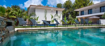 VILLA NEUVE  LUXUEUSES PRESTATIONS 4 CHAMBRES  PISCINE  CHAUFFÉE 8 PERSONNES