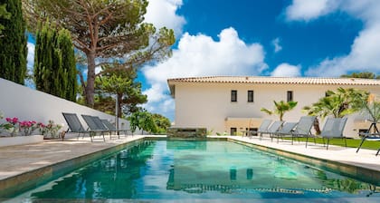 VILLA NEUVE LUXUEUSES PRESTATIONS 4 CHAMBRES PISCINE CHAUFFĂE 8 PERSONNES