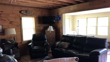 Smart TV, lettore DVD, libri, videoteca