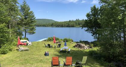 Lakefront cottage with privacy and charm!
