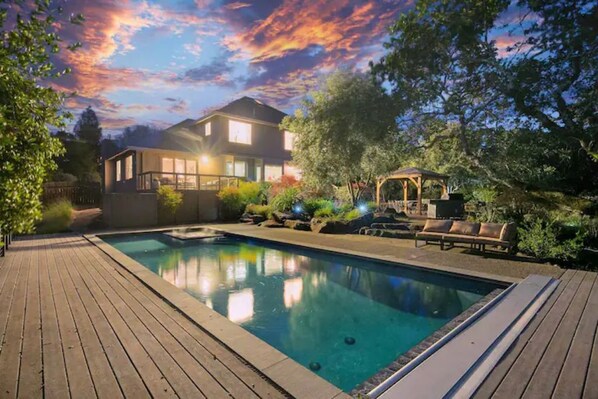 Outdoor pool, a heated pool