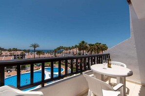 Outdoor dining - Parque Santiago II - 1 Bed Sea View (Playa de Las Americas)