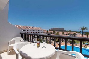 Outdoor dining - Parque Santiago II - 1 Bed Sea View (Playa de Las Americas)