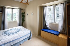 1 quarto, cofres nos quartos, escrivaninha