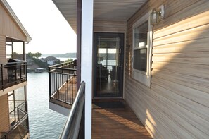 Property grounds - Pristine-Top Floor & Amazing Main Channel Views! Prime Location. (Lake Ozark)