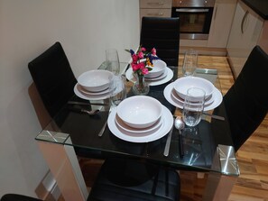 Dining - City Sparrow Apartments - Nest 12W (London)