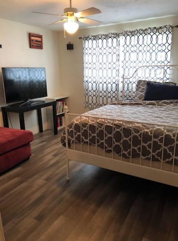 1 bedroom, WiFi - Private Room 5 min from Autzen Stadium (Springfield)