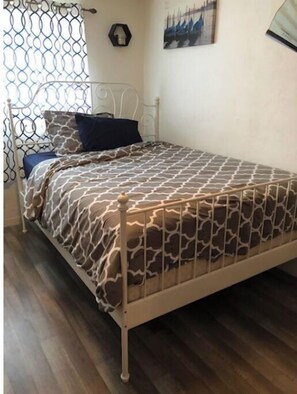 1 bedroom, WiFi - Private Room 5 min from Autzen Stadium (Springfield)