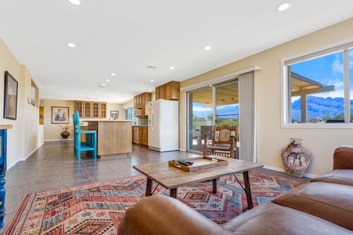 Incredible VIEWS, pool, spa, ping pong table, by GOLF course, bike and walk path