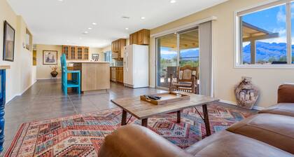 Incredible VIEWS, pool, spa, ping pong table, by GOLF course, bike and walk path