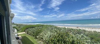 Oceanfront - Directly On the Ocean Luxury 3BR Condo Sleeps 6 to 8 - with a pool