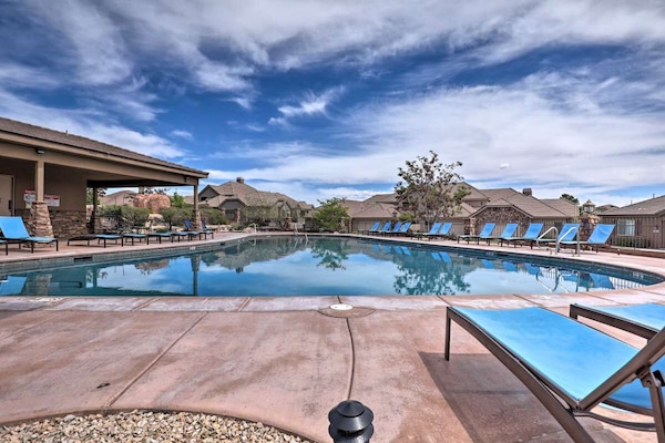 Piscina a l'aire lliure i piscina climatitzada