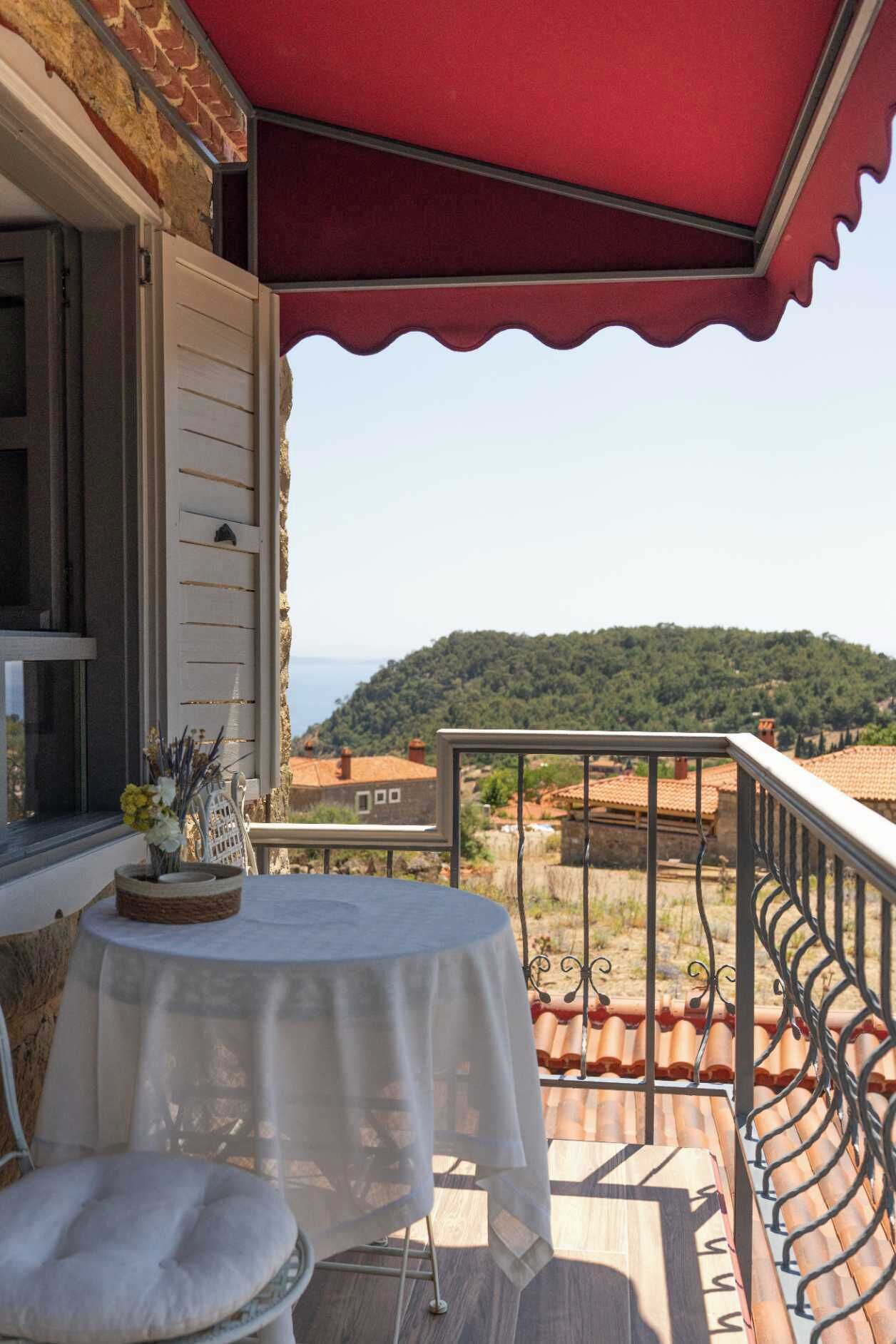 Tas Konak No 1 | Balkonlu Tas Oda | Balcony