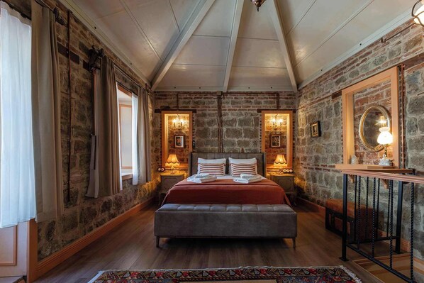 Alnitak Tas Evi | 1 bedroom, premium bedding, soundproofing, free WiFi