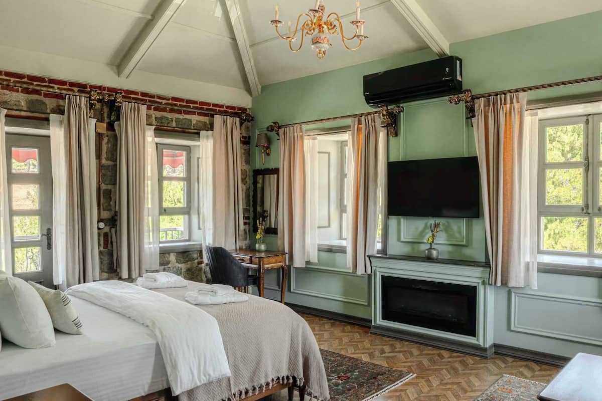 Deluxe kamer, 1 tweepersoonsbed, bad, uitzicht op zee | 1 slaapkamer, luxe beddengoed, gratis wifi, beddengoed