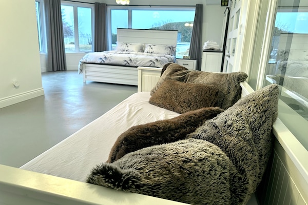 6 habitaciones, escritorio, tabla de planchar con plancha y wifi