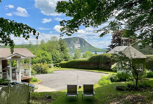 Villa for 18 · Jacuzzi · Pickleball · EV