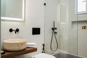 Executive-Suite | Badezimmer | Kostenlose Toilettenartikel, Haartrockner