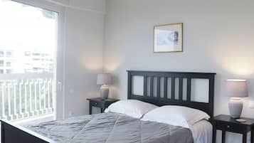 2 bedrooms, desk, iron/ironing board, WiFi (free)