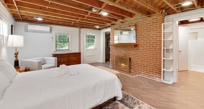 Peaceful Mountain Retreat Near Appalachian Trail, Wineries, Breweries and More