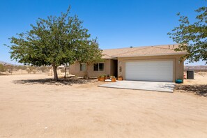 Exterior - Golden Serenity (Joshua Tree)
