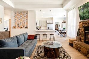 House, Multiple Beds, Hot Tub, Mountain View | Living area | 42-inch TV with digital channels, fireplace