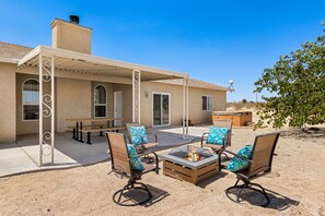 Property grounds - Golden Serenity (Joshua Tree)
