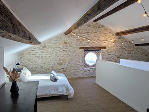 5 bedrooms, desk, iron/ironing board, travel cot