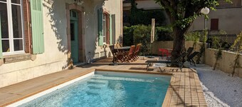Le vieux tilleul - spacieuse villa cœur de village proche Uzès