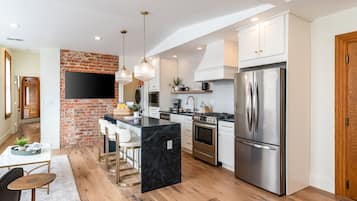 KylskÄp, mikrovÄgsugn, ugn och spishÀll