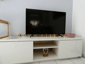 Interior - Mel Studio 1, a modern, spacious and fully equipped apartment next to the sea. (Kalamaki, Kato Galatas)