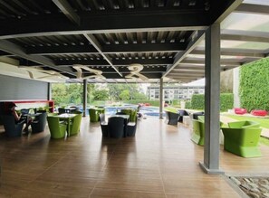 Outdoor dining - Fabuloso Apartamento con Vista al rio (Santa Ana)