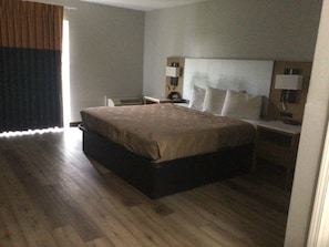 Tabla de planchar con plancha, wifi gratis y ropa de cama 