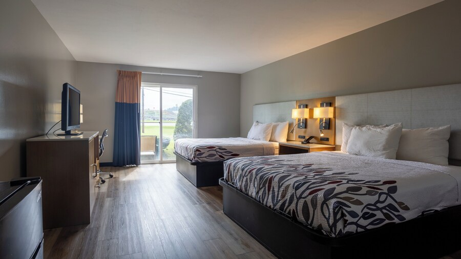 Colonial Brick Inn & Suites