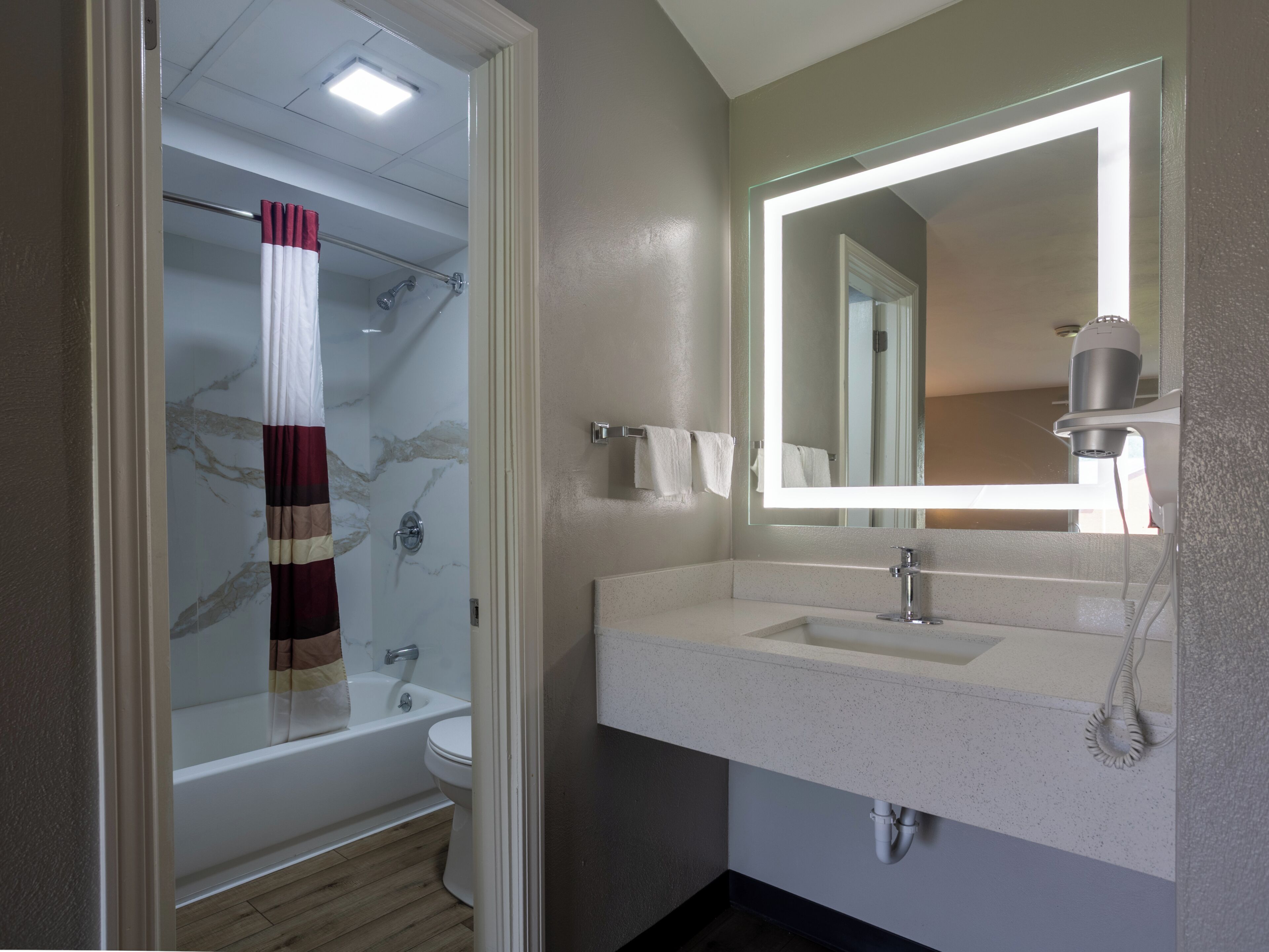 Standard Single Room | Bathroom | Bathtub, hair dryer, soap, shampoo