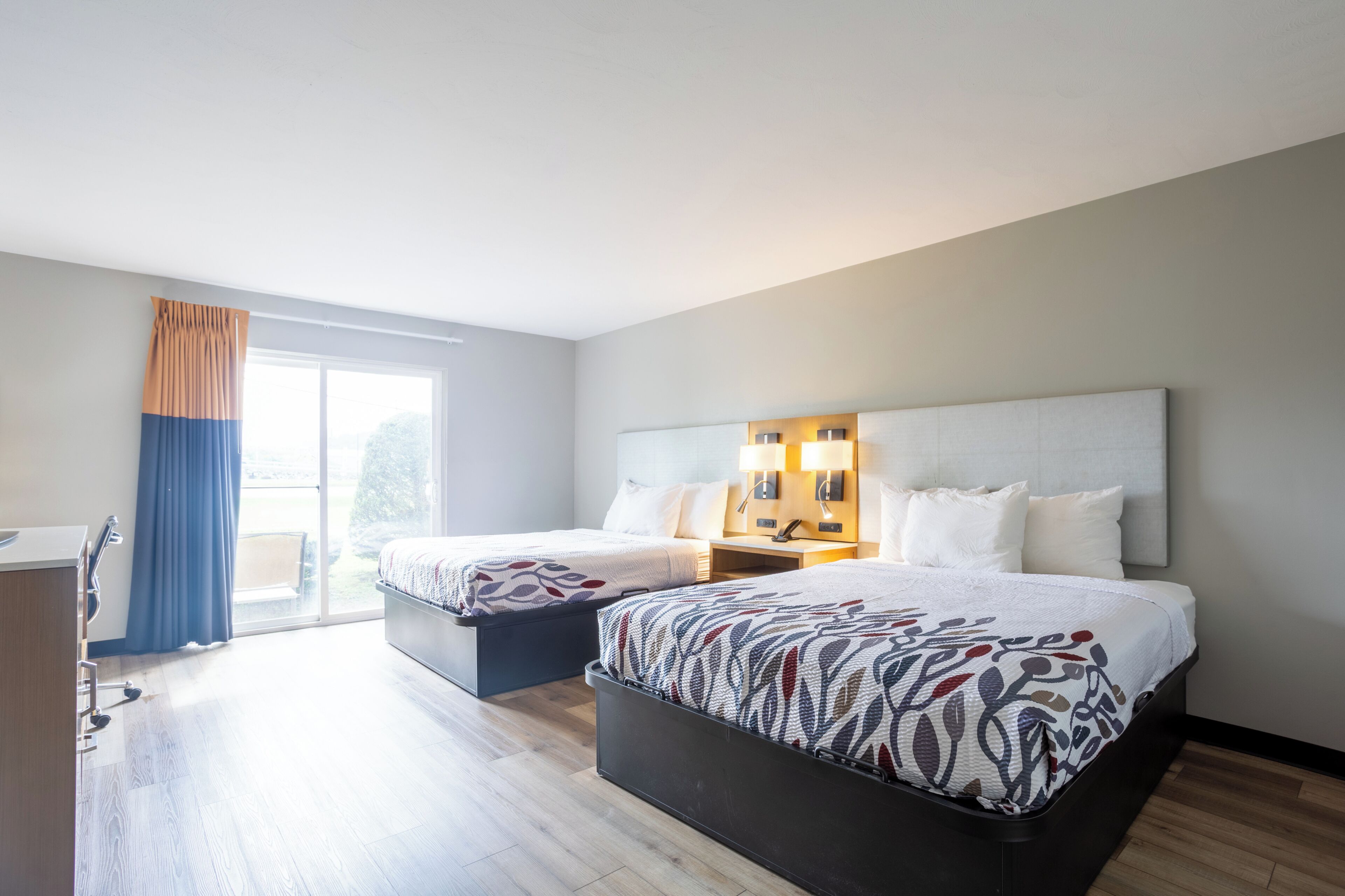 Standard Double Room | Iron/ironing board, WiFi (free), bed sheets
