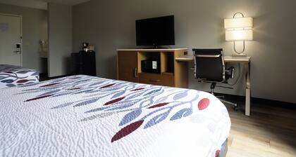 Colonial Brick Inn & Suites