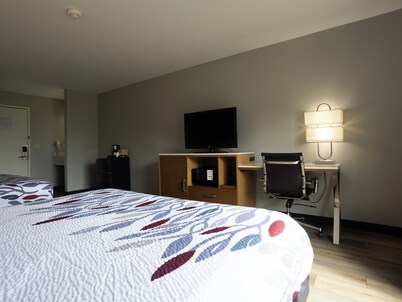 Colonial Brick Inn & Suites