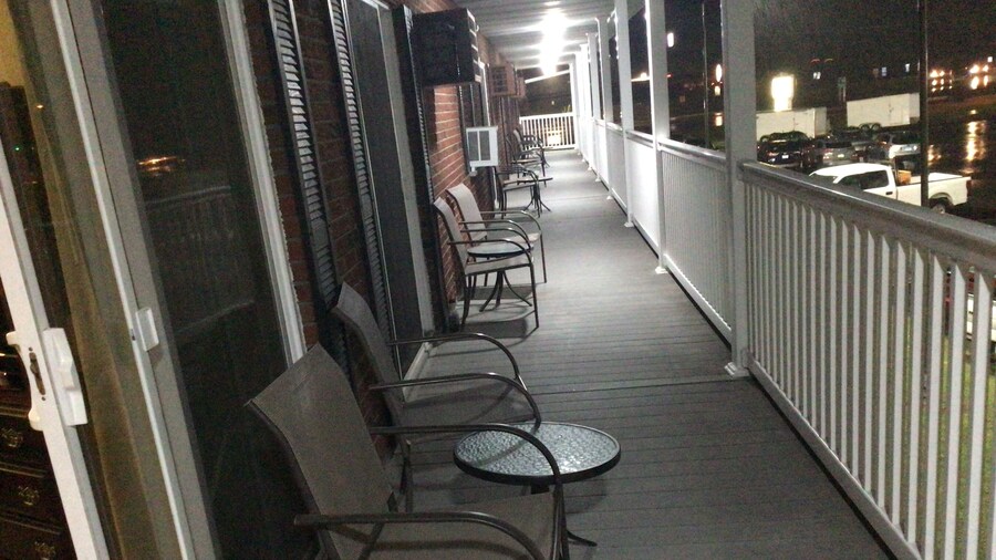 Colonial Brick Inn & Suites