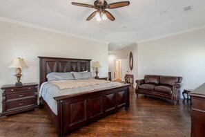 4 bedrooms, soundproofing, iron/ironing board, free WiFi