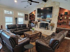TV, fireplace, video-game console - Newly Renovated Private Ranch Get-A-Way (Pilot Point)