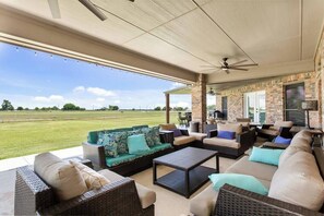 Terrace/patio - Newly Renovated Private Ranch Get-A-Way (Pilot Point)