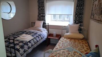 2 chambres, fer et planche à repasser, Wi-Fi gratuit, draps fournis