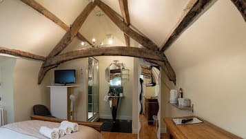 Deluxe Double Room, 1 Double Bed, Ensuite | In-room safe, individually decorated, individually furnished