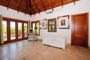 Télévision, jeux vidéo, chaîne hi-fi